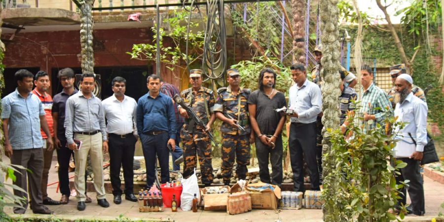 ফেনীতে মাদক বিরোধী অভিযান : বিপুল পরিমাণ মাদক উদ্ধার