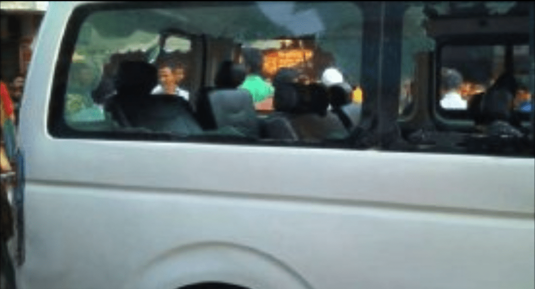 গার্লফ্রেন্ডকে বরযাত্রীর গাড়ি থেকে তুলে নিয়ে গেল প্রেমিক!