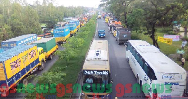 ঢাকা-চট্টগ্রাম মহাসড়কের যানজট ছাড়িয়েছে ৮০ কিমি.