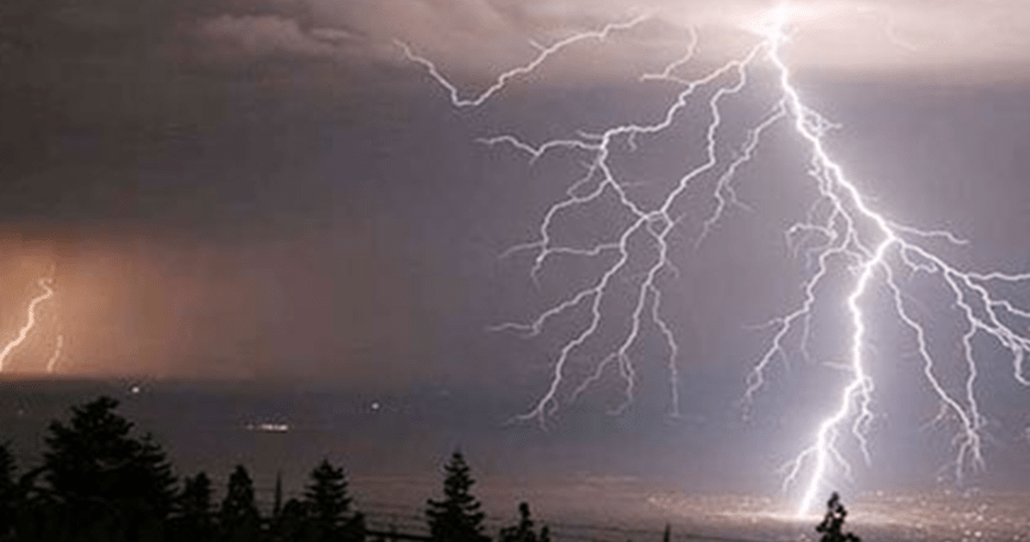 বজ্রপাতে শিশুসহ ৫ জনের মৃত্যু
