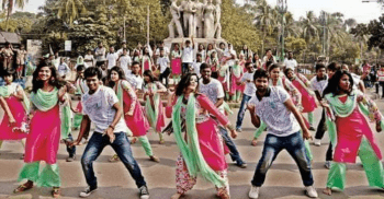 বিশ্ববিদ্যালয়ের ছাত্র-ছাত্রীরা লাইব্রেরিতে গিয়ে প্রেম করে!