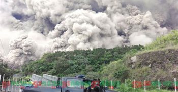 আগ্নেয়গিরির অগ্ন্যুৎপাতের ঘটনায়  মৃতের সংখ্যা বেড়ে ৬৫