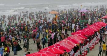 পর্যটকের ঢল কক্সবাজারে