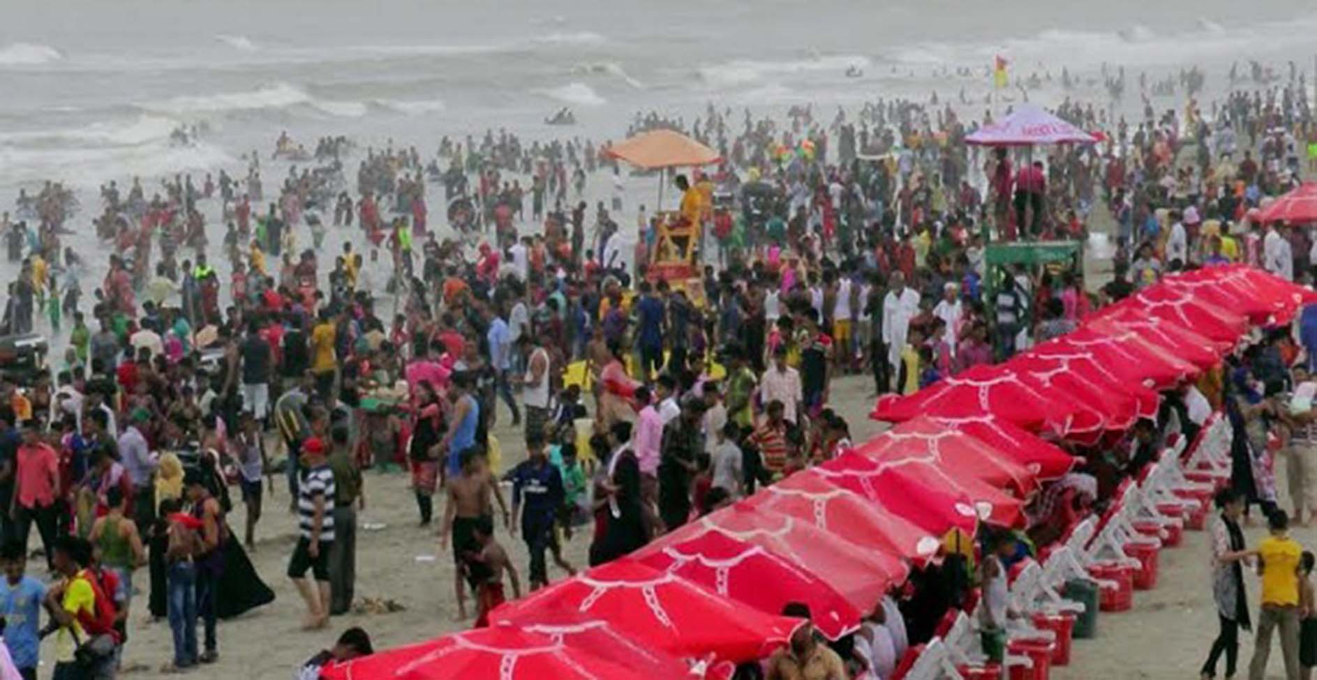 পর্যটকের ঢল কক্সবাজারে