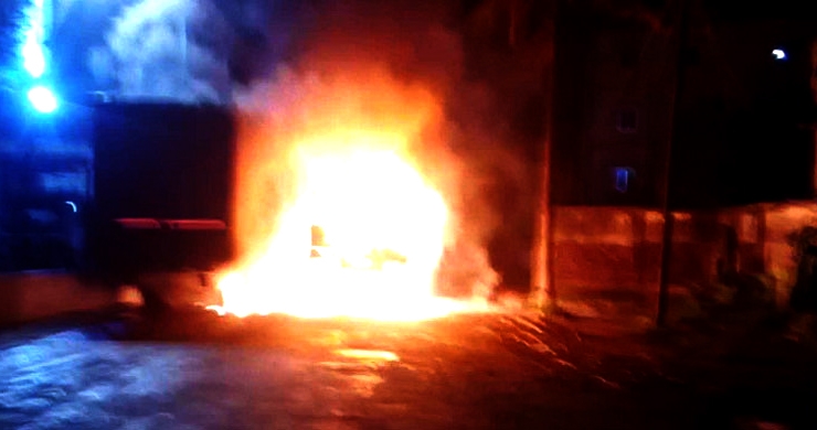 বেনাপোল স্থল বন্দরে ভারতীয় মালবাহী ট্রাকে আগুন
