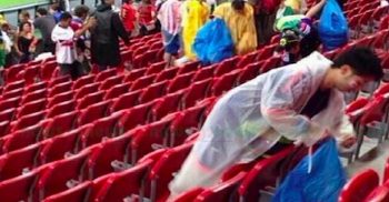 স্টেডিয়াম পরিষ্কার করে জয় উদ্যাপন জাপান-সেনেগালের সমর্থকদের !