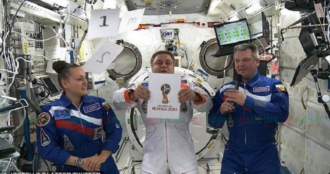 মহাকাশে রাশিয়ার বিশ্বকাপ ফুটবল