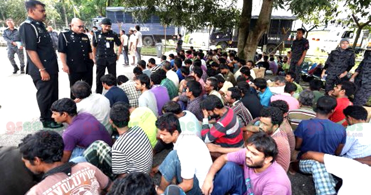 মালয়েশিয়ায় প্রায় ৮০০ অবৈধ বাংলাদেশি গ্রেপ্তার