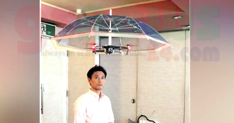 হাতল ছাড়াই মাথার উপর উড়বে ছাতা !