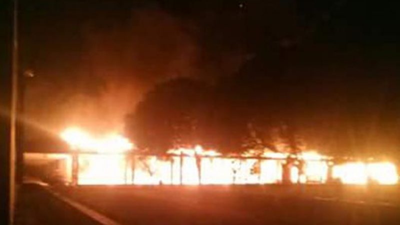 বাকৃবিতে আগুনে পুড়ল মঞ্চ, বাতিল হচ্ছে না রাষ্ট্রপতির সফর