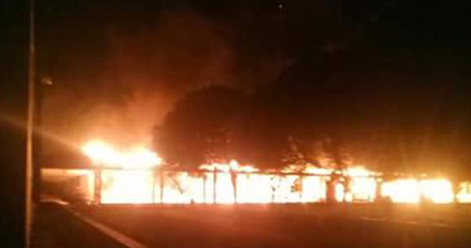 বাকৃবিতে আগুনে পুড়ল মঞ্চ, বাতিল হচ্ছে না রাষ্ট্রপতির সফর