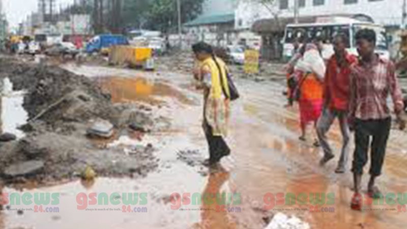 বেহাল দশা ঢাকার রাস্তার