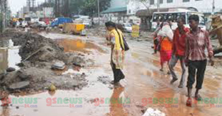 বেহাল দশা ঢাকার রাস্তার