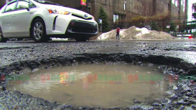 ২৫৭ গর্ত এক কিলোমিটার রাস্তায়