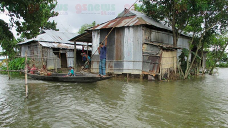 বন্যার পানি কমছে, দুর্ভোগ বাড়ছে