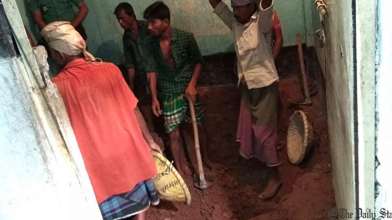 গুপ্তধনের খোঁজে খোঁড়াখুঁড়ি