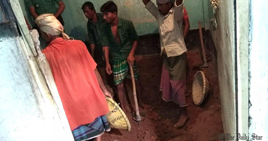 গুপ্তধনের খোঁজে খোঁড়াখুঁড়ি