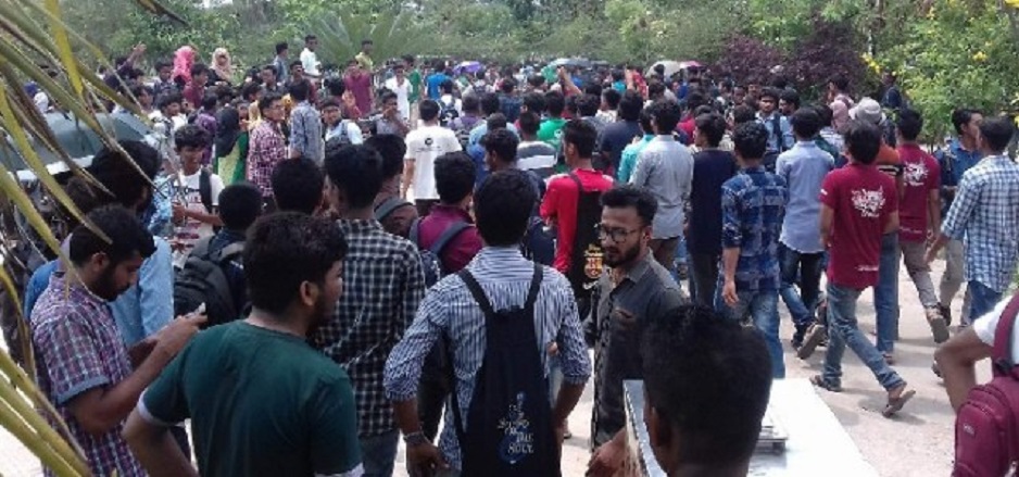 আজকের মত কর্মসূচি স্থগিত,কাল থেকে  শিক্ষার্থীদের  ৭ দফা দাবিতে বিক্ষোভ