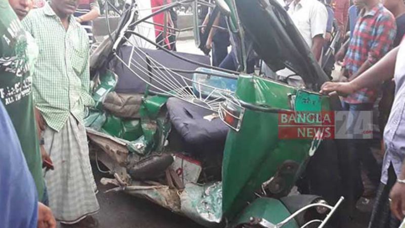 পুলিশ দেখে উল্টোপথে পালাতে গিয়ে বাসচাপায় নিহত ৬