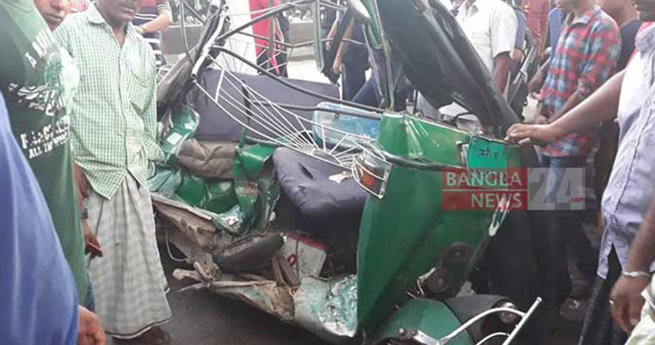 পুলিশ দেখে উল্টোপথে পালাতে গিয়ে বাসচাপায় নিহত ৬