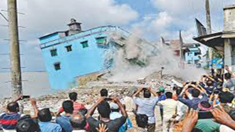 পদ্মার অব্যাহত ভাঙ্গনে হারিয়ে যাচ্ছে ২ উপজেলা