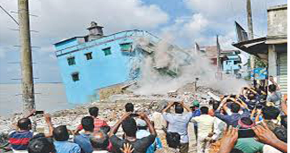 পদ্মার অব্যাহত ভাঙ্গনে হারিয়ে যাচ্ছে ২ উপজেলা