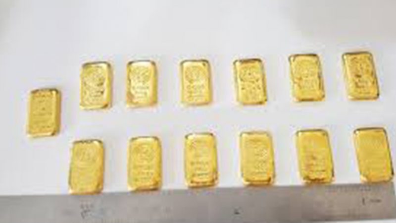 চট্টগ্রাম বিমানবন্দরে ১৩টি সোনার বার উদ্ধার