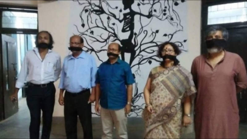 চবির শিক্ষক মাইদুলের জন্য ঢাবি-জাবির অভিনব প্রতিবাদ