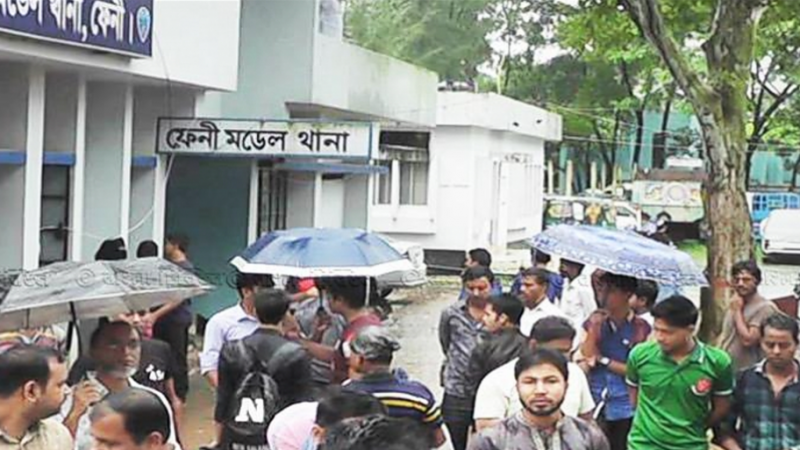 ফেনী থানা হাজতে দীর্ঘ সময় আটক’র পর শতাধিক তরুনের মুক্তি