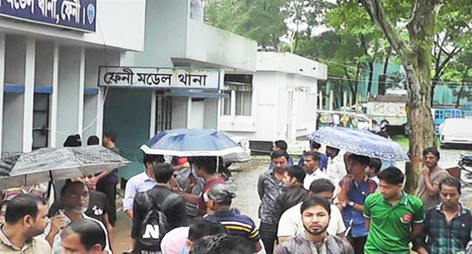 ফেনী থানা হাজতে দীর্ঘ সময় আটক’র পর শতাধিক তরুনের মুক্তি