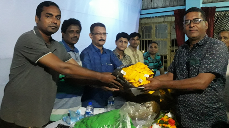 ‘শারদীয় দূর্গা পূজা’ উপলক্ষে চেয়ারম্যান ভুট্টো’র টি-শার্ট বিতরণ