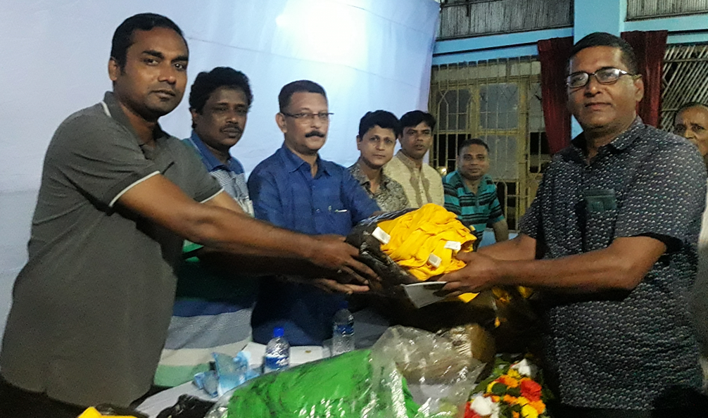 ‘শারদীয় দূর্গা পূজা’ উপলক্ষে চেয়ারম্যান ভুট্টো’র টি-শার্ট বিতরণ