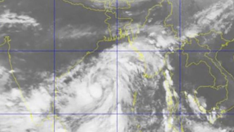 ধেয়ে আসছে ঘূর্ণিঝড় ‘তিতলি, সমুদ্রবন্দরে ৪ নম্বর সতর্ক সংকেত