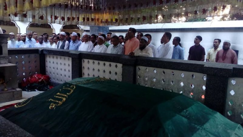 দুই আওলিয়ার মাজার জিয়ারত করলেন ঐক্যফ্রন্টের নেতারা