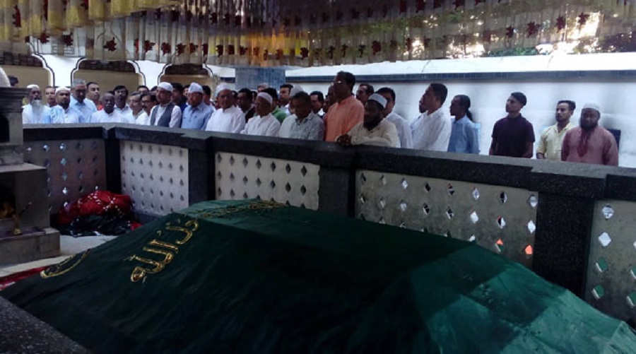 দুই আওলিয়ার মাজার জিয়ারত করলেন ঐক্যফ্রন্টের নেতারা