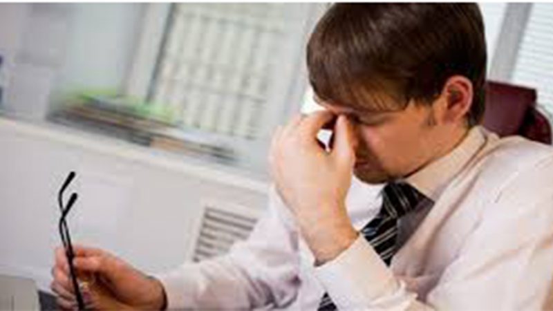 অফিসে ক্লান্তি দূর করার সহজ উপায়