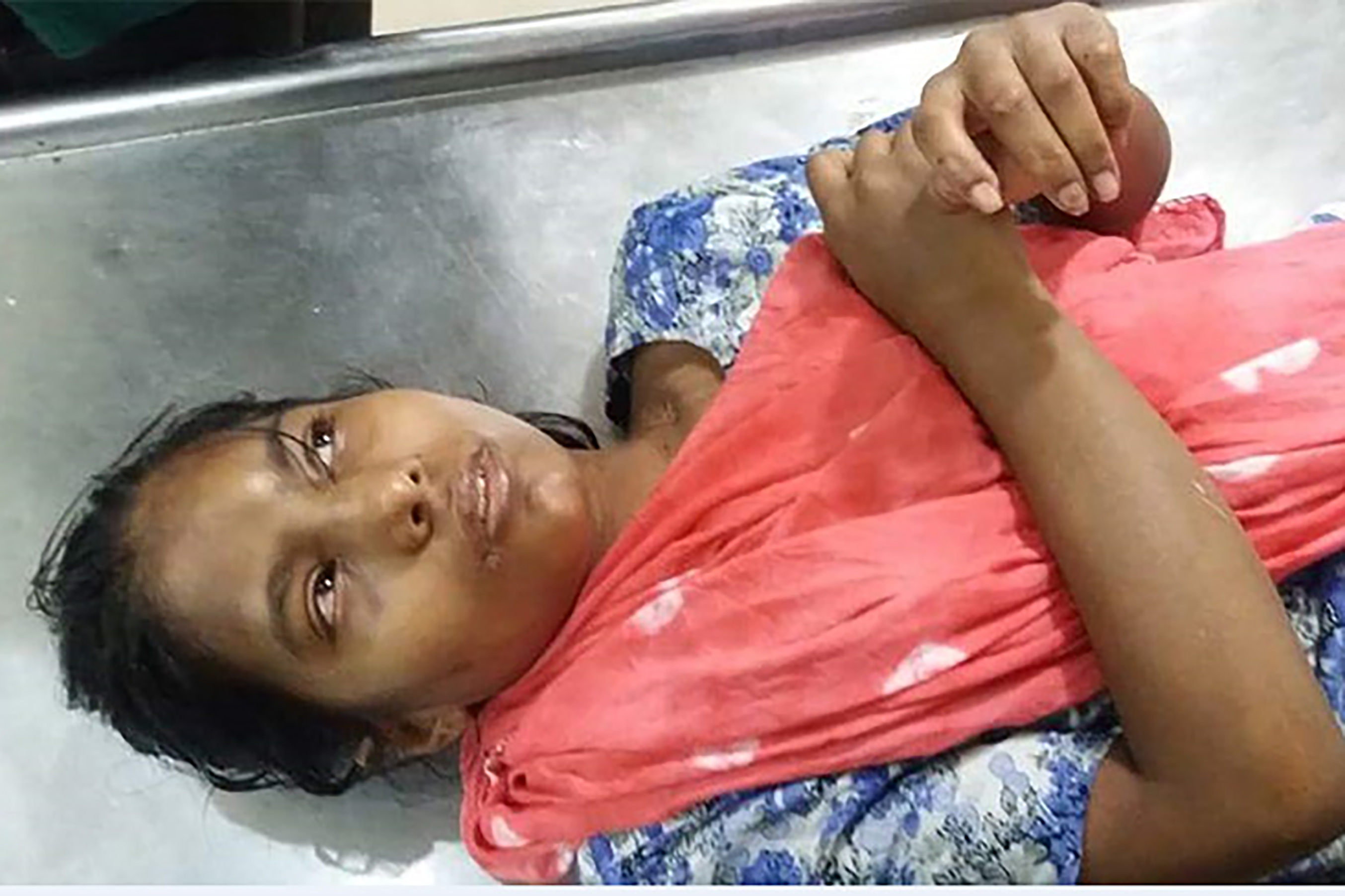 রাজধানীর বংশালে এক গৃহকর্মীকে নির্যাতনের অভিযোগে গৃহকর্তাকে আটক করেছে পুলিশ।