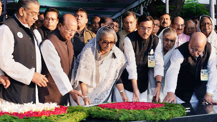 জেল হত্যা দিবস: বঙ্গবন্ধুর প্রতিকৃতিতে প্রধানমন্ত্রী শেখ হাসিনার শ্রদ্ধা নিবেদন