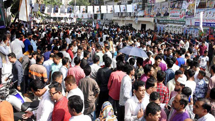 আ’লীগ কার্যালয়ে উৎসবের আমেজ