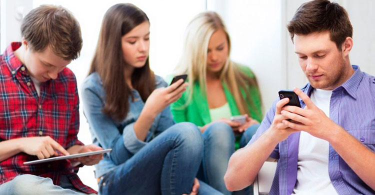 অসুখী হতাশা বাড়াচ্ছে স্মার্টফোন