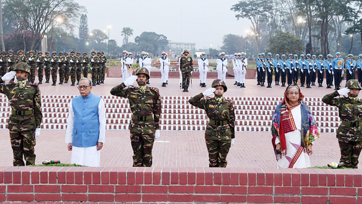 জাতীয় স্মৃতিসৌধে বীর শহীদদের প্রতি রাষ্ট্রপতি ও প্রধানমন্ত্রীর শ্রদ্ধা
