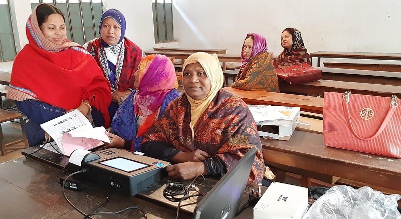 সাতক্ষীরা-২ (সদর) আসনের ১৩৭ টি কেন্দ্রে ইভিএম পদ্ধতিতে পরীক্ষা মূলক ভোট শুরু