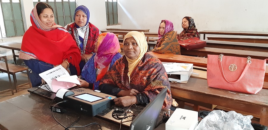 সাতক্ষীরা-২ (সদর) আসনের ১৩৭ টি কেন্দ্রে ইভিএম পদ্ধতিতে পরীক্ষা মূলক ভোট শুরু
