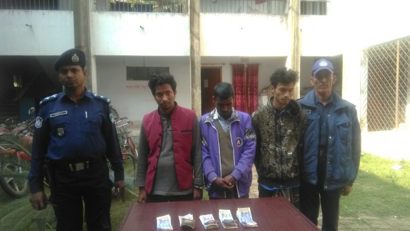 জাল নোটসহ সাতক্ষীরায় জামায়াতের আমীরের স্ত্রী ও ছেলে আটক