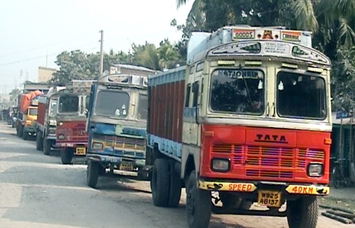 চারদিন ছুটির কবলে ভোমরা স্থলবন্দর