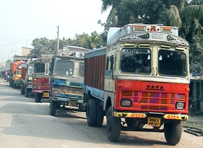 চারদিন ছুটির কবলে ভোমরা স্থলবন্দর