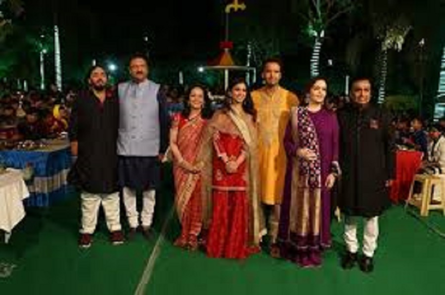 ৫ হাজারেরও বেশি মানুষকে তিনবেলা ফ্রি খাওয়াচ্ছে আম্বানি পরিবার