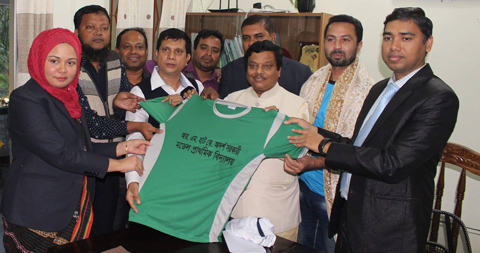 সোনাগাজী উপজেলা ক্রীড়া সংস্থার উদ্যোগে দুটি  শিক্ষা প্রতিষ্ঠানে ক্রীড়া সামগ্রী প্রদান