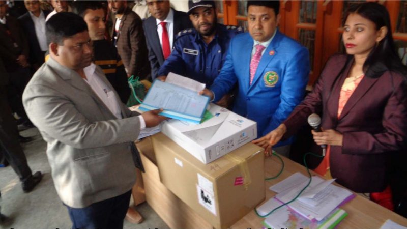 ইভিএম মেশিনসহ নির্বাচন সামগ্রী সাতক্ষীরা-২ আসনে বিতরণ