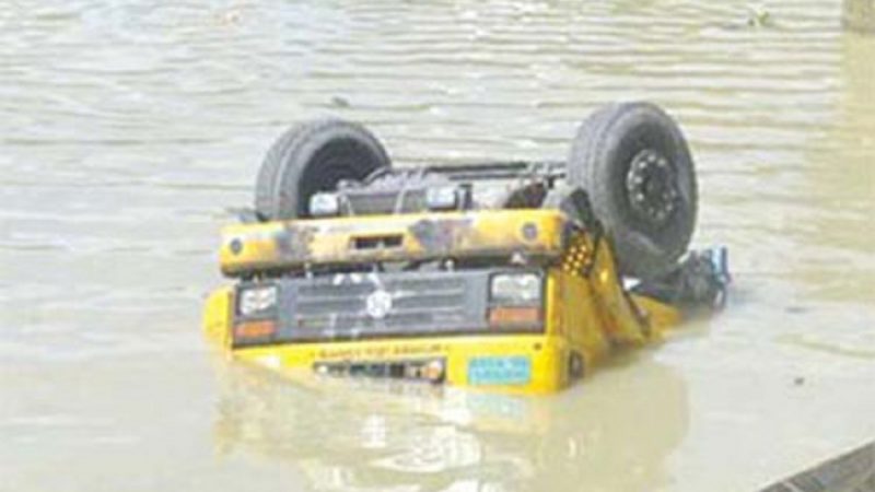 আশুলিয়ায় ট্রাক দুর্ঘটনায় নিহত  ২